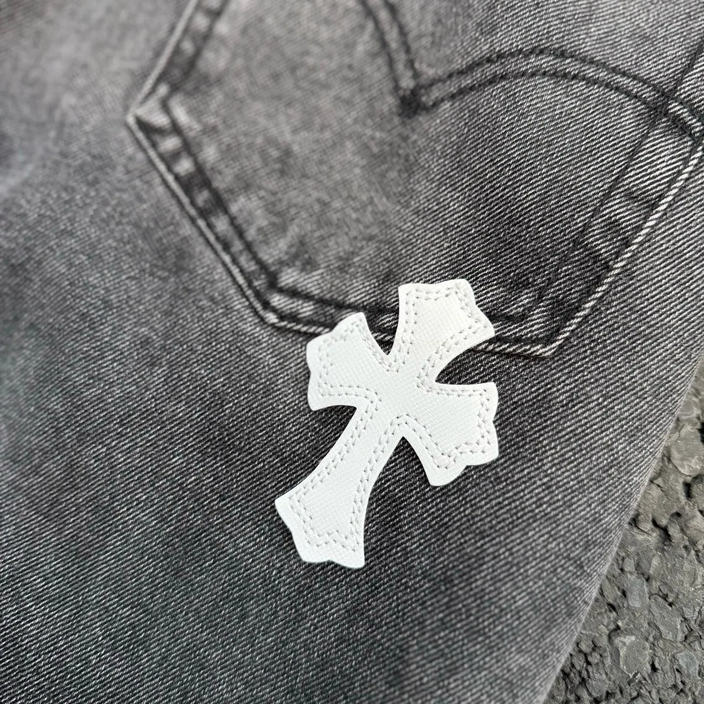 #8160 P260💰 Independent GALLERY DEPT. Vintage spliced black and gray snowflake pattern cross loose washed flared jeans - truly restore the ultimate texture of Vintage - original hardware accessories washed and other elevators, QR code analysis are all purchased from the original factory, high degree of restoration, you are welcome to compare with a certain product ~ - three-dimensional version Loose and comfortable, not picky about the figure, taller and slimmer, factory Seiko, original factory quality control, same style for men and women, can be matched with couples, versatile recommendation Essential jeans for all seasons - sizes: 28 30 32 34 36